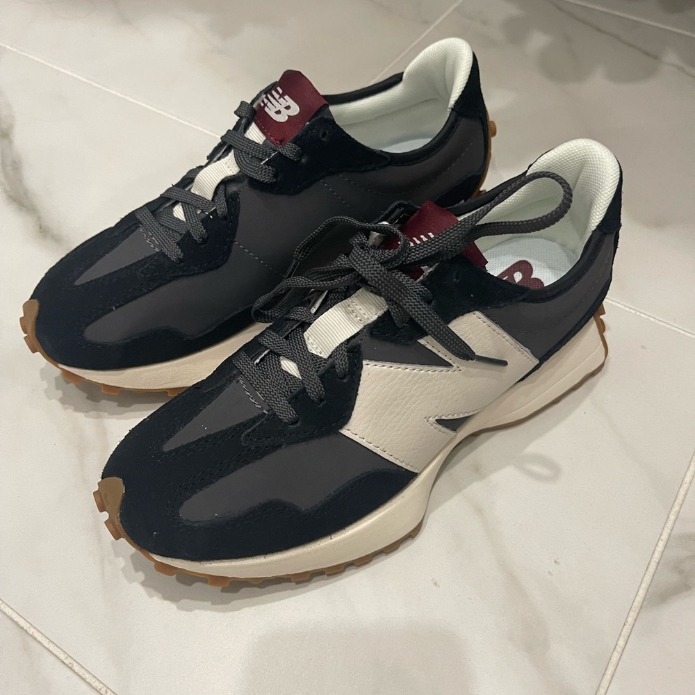 New Balance 327 Black/Moonbeam Women’s size 7.5